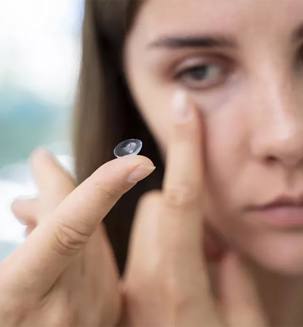 Post-operative care after blepharoplasty: Do not use contact lenses