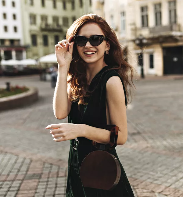 Post-operative care after blepharoplasty: To use dark sunglasses for protection